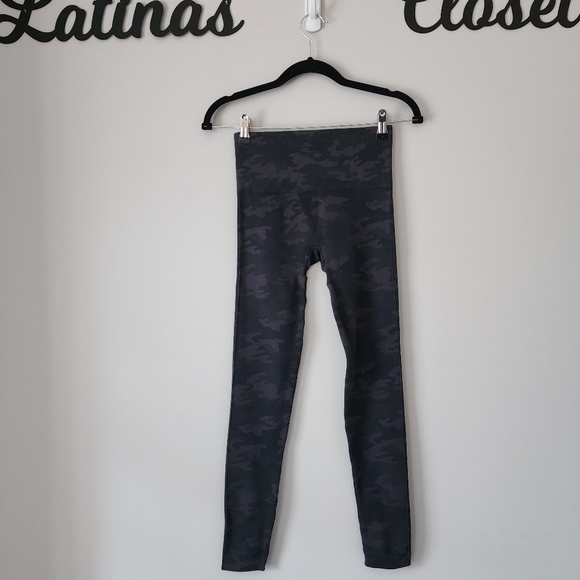 SPANX Look at Me Now High Waist Black‎ Camo Leggings Size Large - Picture 5 of 10